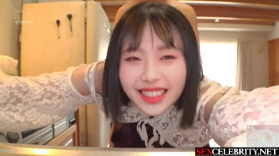 Family sex of a young couple - Chuu LOONA (츄 딥 페이크 에로틱)